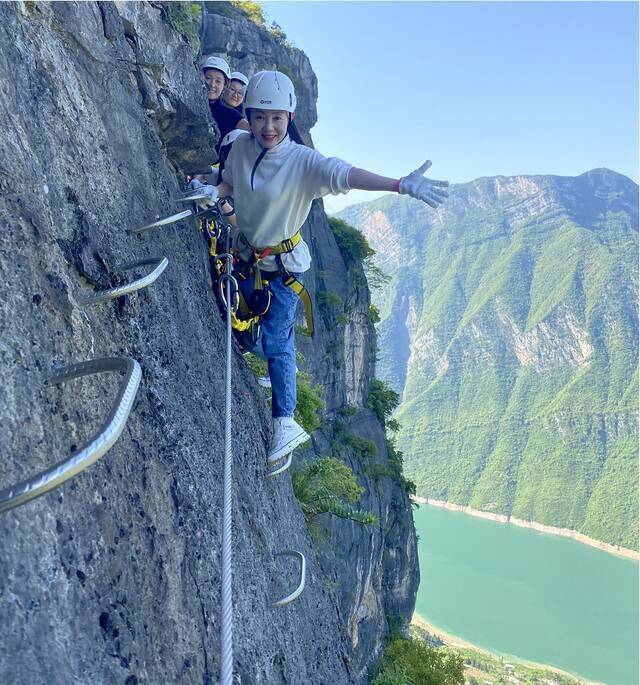 绝壁攀岩巫山县旅发集团供图