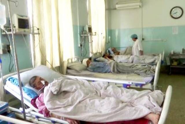 阿富汗洛加尔省一次汽车炸弹中的伤者图自阿富汗黎明新闻