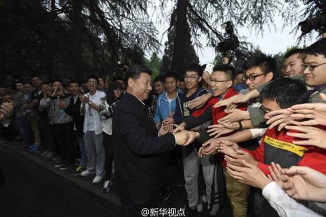  2016年4月26日，习近平总书记来到中国科技大学考察。新华社记者李学仁摄