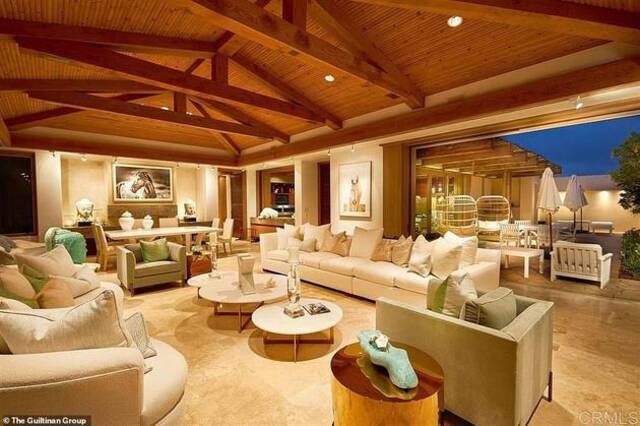图为盖茨夫妇在圣地亚哥附近以4300万美元购得的房屋内部照片