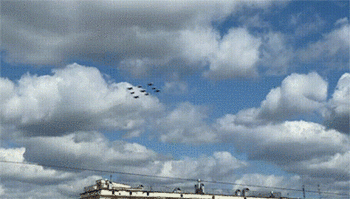 现场画面！俄罗斯进行胜利日阅兵空中演练