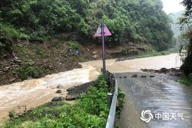 △湖南湘西多地近日雨势较强。