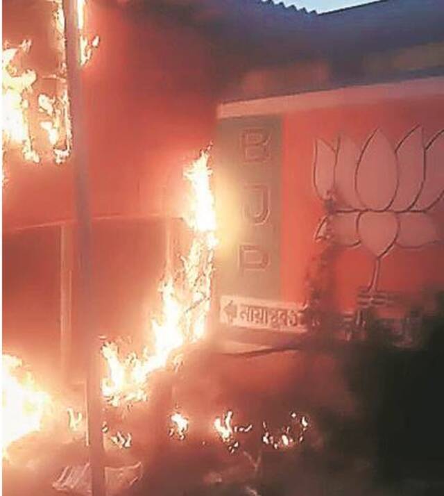 印度人民党办事处遭纵火（印度媒体截图）