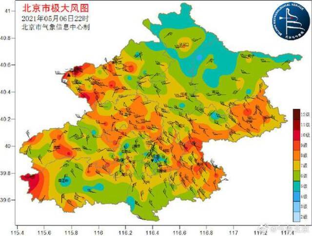 目前北京仍是阵风8级！预计后半夜风力略有减小，沙尘逐渐减弱