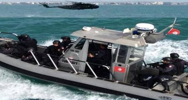 突尼斯国防部：一艘载有非法移民的船只发生倾覆 38人被救出