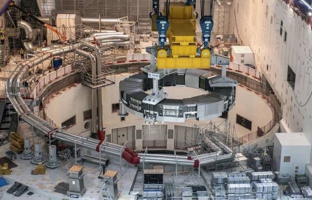 国际热核聚变实验堆磁体安装首吊成功