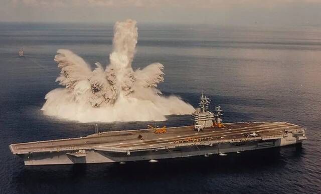 时隔30多年美军再次进行航母全舰冲击试验，看福特号能否扛住