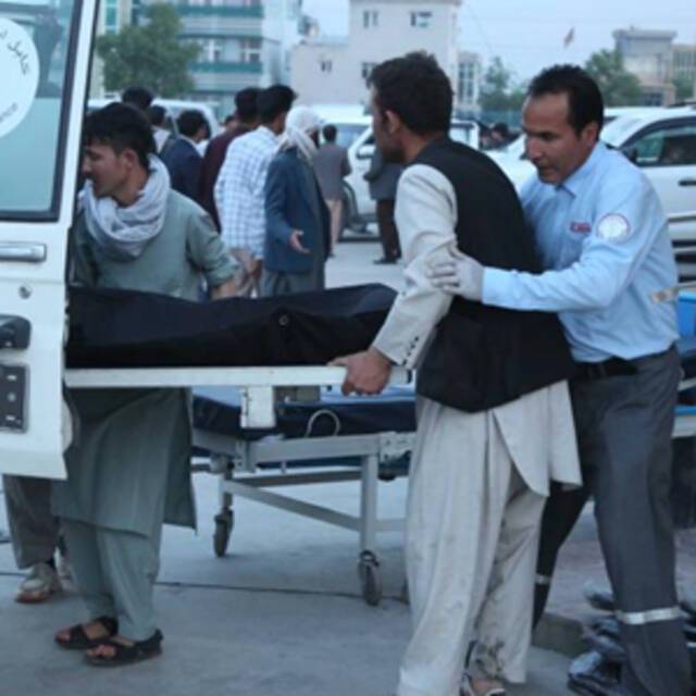 全球连线丨阿富汗首都一学校附近发生连环爆炸致27人死亡