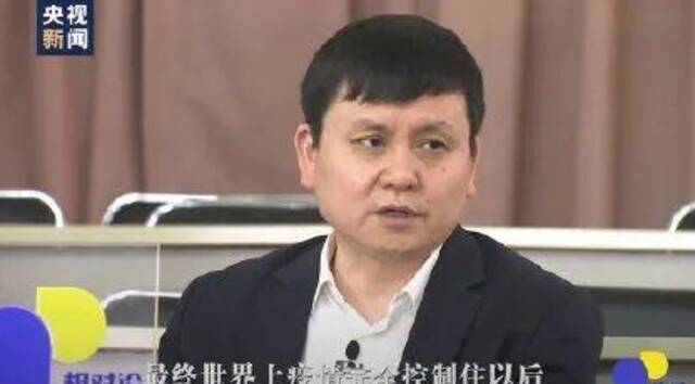 张文宏接受央视采访