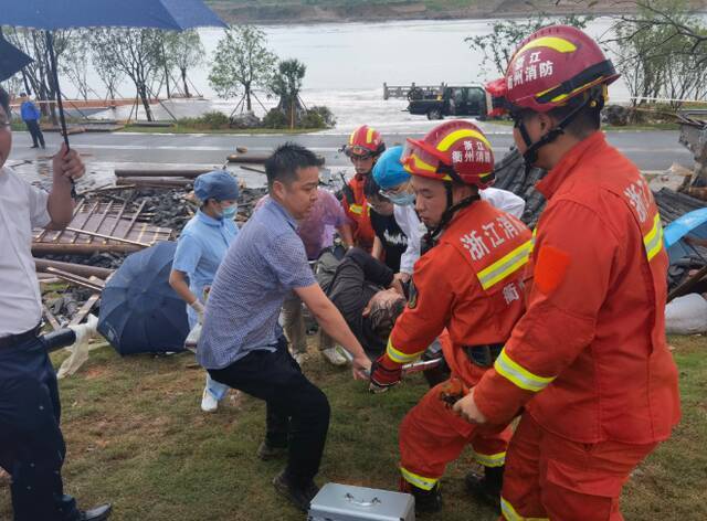 浙江常山一凉亭因强降雨倒塌 7人受伤