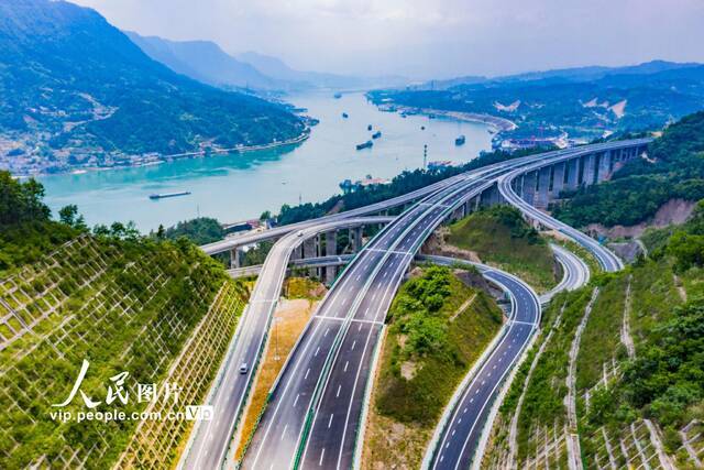 湖北宜昌：三峡翻坝江北高速公路即将建成通车