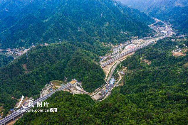 湖北宜昌：三峡翻坝江北高速公路即将建成通车