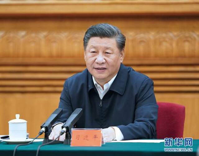 2020年9月22日，中共中央总书记、国家主席、中央军委主席习近平在京主持召开教育文化卫生体育领域专家代表座谈会并发表重要讲话，就“十四五”时期经济社会发展听取意见和建议。新华社记者刘卫兵摄