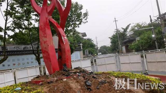 江苏男子杀前妻3人后撞车自杀 村民：车速很快没留后路 其曾因交通肇事致人死亡