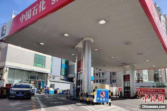北京海淀区一加油站。中新网记者张旭摄