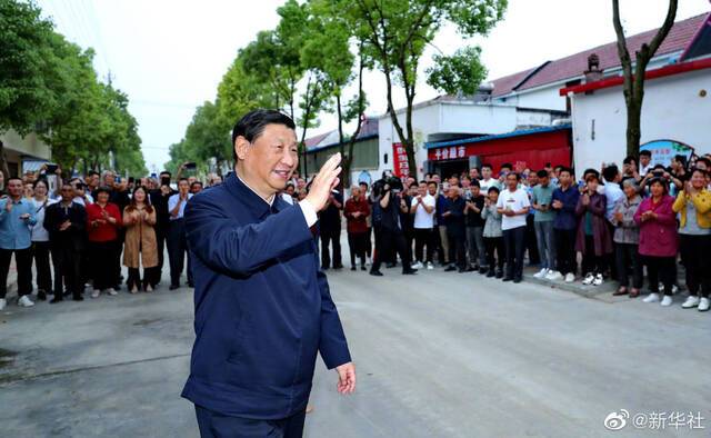 习近平在南阳市淅川县考察南水北调工程