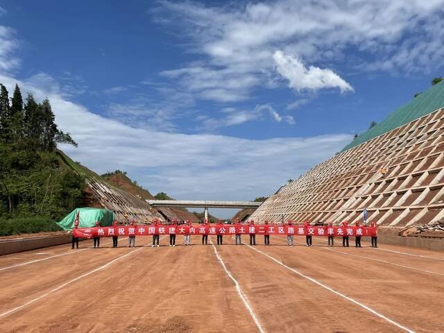 大内高速荣昌段土建主体工程全面完工高剑辉摄