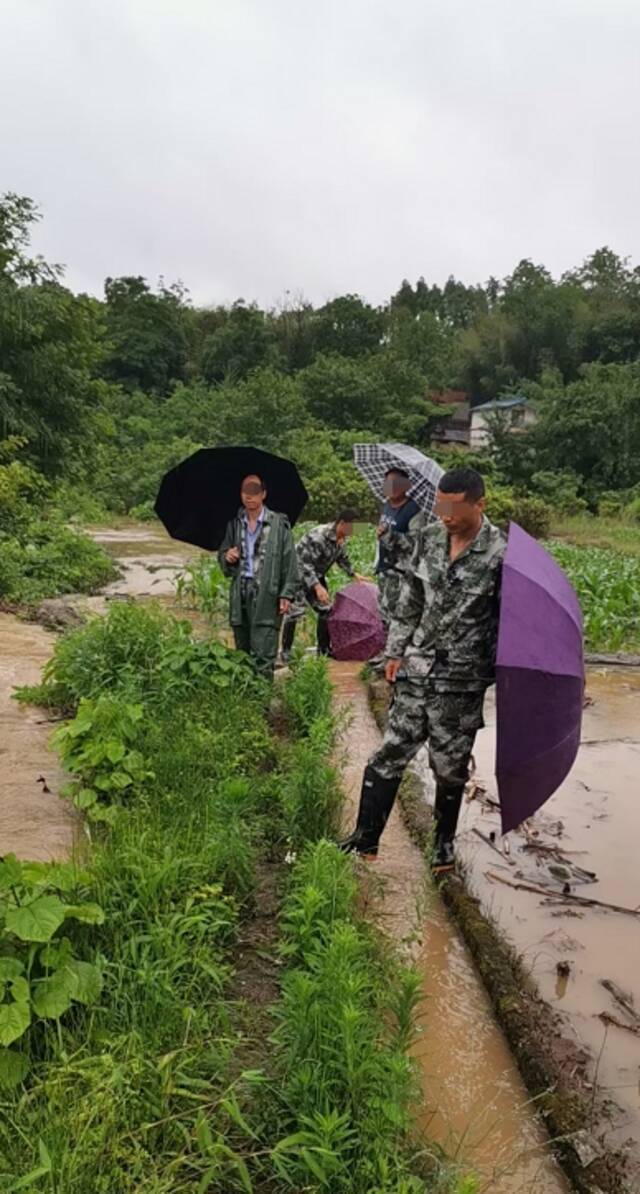 广西桂林一教师上班途中被洪水冲走 至今杳无音讯