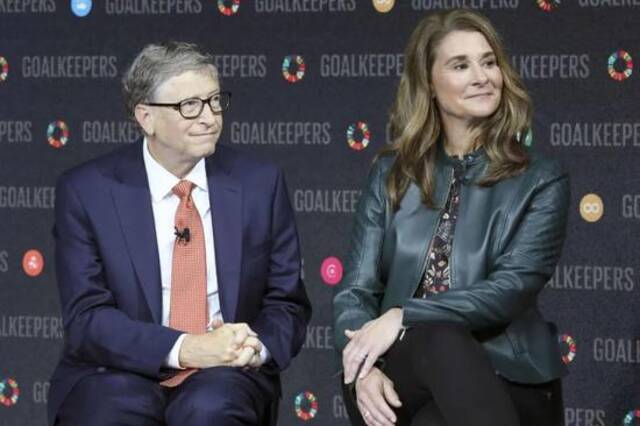 2018年9月，比尔·盖茨与梅琳达·盖茨在纽约出席活动。图源：《华尔街日报》