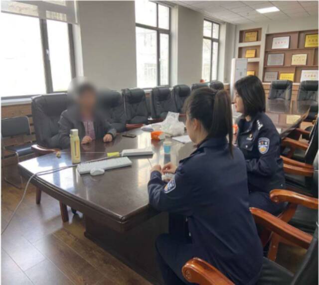 山东警方与小丽父亲沟通案情