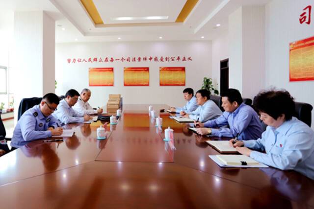 天津高院党组成员、副院长高震到东丽法院调研政法队伍教育整顿工作