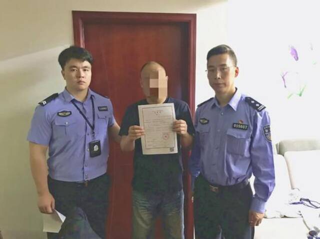 公安民警将李某抓获