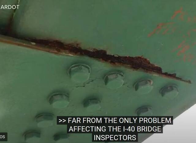 美重要桥梁紧急关闭 桥检员2年前已用无人机拍到问题
