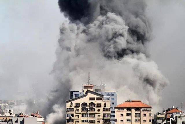 5月15日，加沙地带多家媒体机构所在大楼被以军空袭。图源：新华社