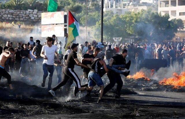 巴勒斯坦约旦河西岸地区民众同以色列军警冲突 造成4人死亡