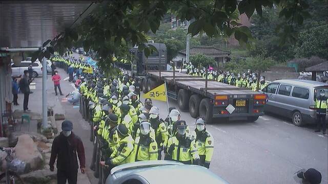 5月20日，韩军向“萨德”基地运物资