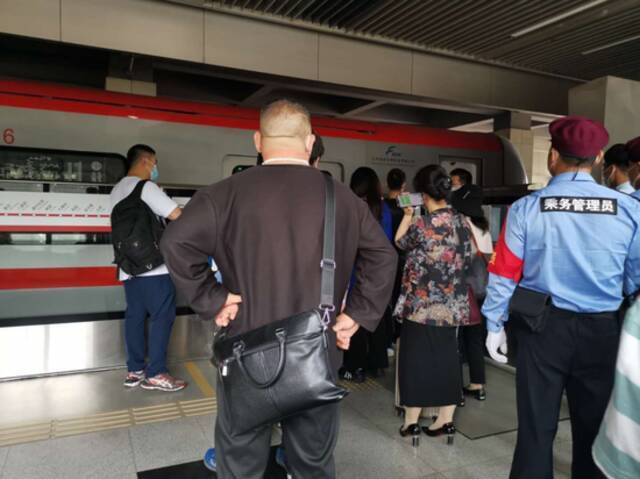突发故障 北京八通线地铁一列车临时停运