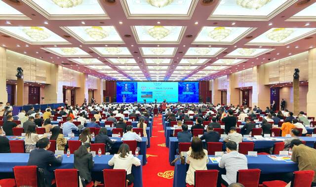 “共享新区机遇 同创制造未来”
四川制造业投资推介会在广东、浙江举行