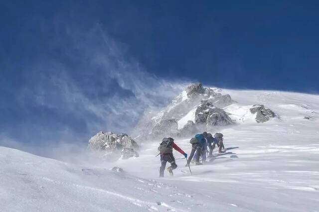 21人遇难 山地马拉松比赛中发生了什么？