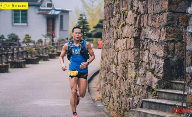 甘肃马拉松悲剧并非首例 2018年天门山越野赛遇大雨有跑友摔伤身亡