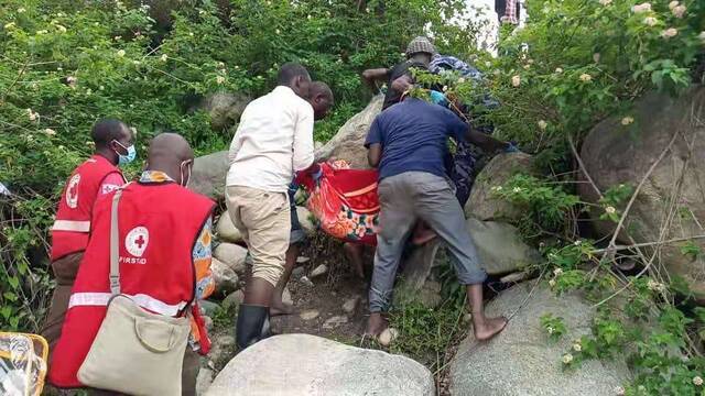 乌干达山体滑坡造成3人死亡1名儿童受伤