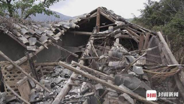 地震受损房屋