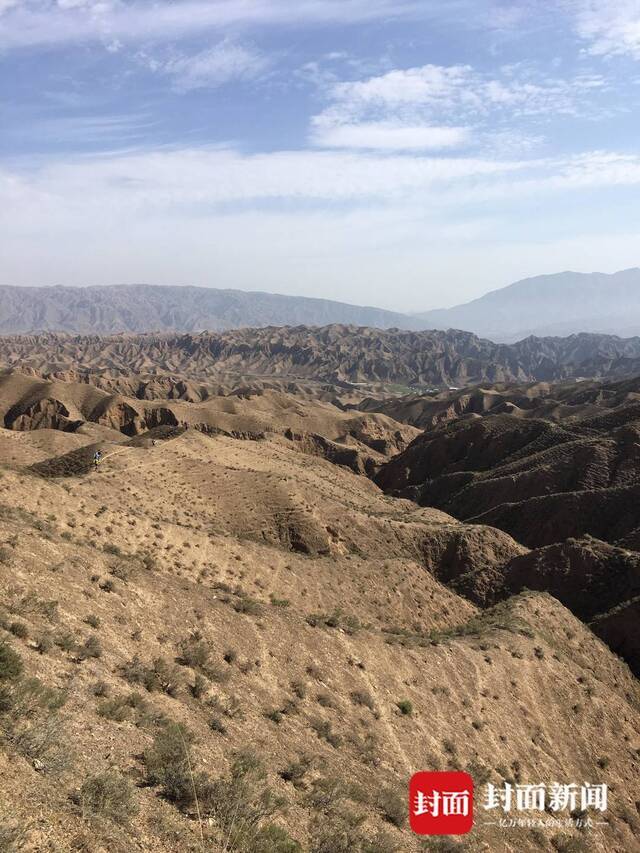 强制装备缺乏保暖衣物、缺乏能量补给 甘肃山地马拉松越野赛首届选手曝出赛事多项问题