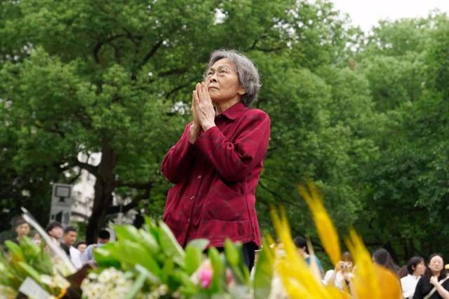 学校师生深切缅怀杰出校友袁隆平院士