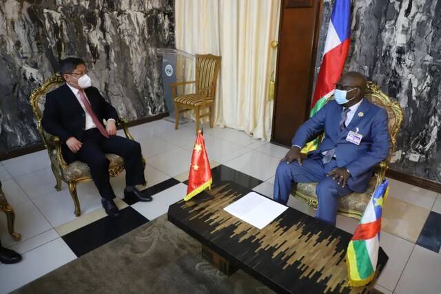 驻中非大使向中非国民议会新任议长萨兰吉转交中方贺电函