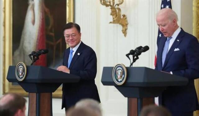 美韩联合声明提台海，文在寅为何在白宫尬笑