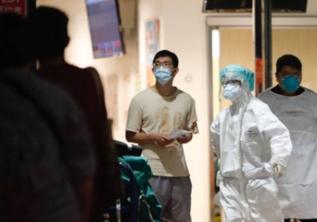台湾单日新增302例本土病例 连续12天超百例