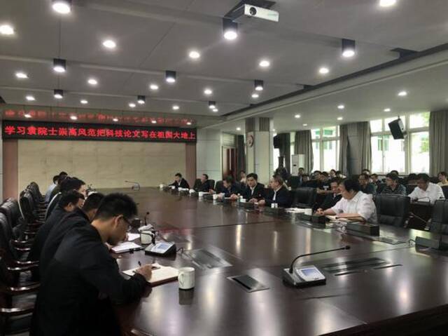  5月25日下午，湖南省农科院举行学习袁隆平精神的座谈会。