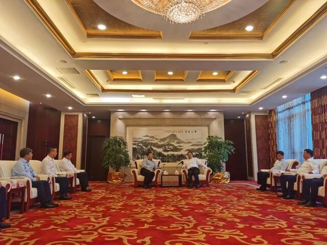 我校与镇江市人民政府举行战略合作协议签约仪式
