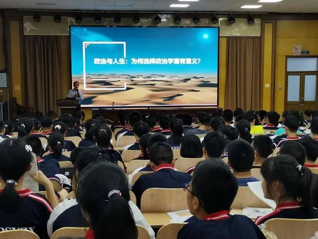 我校赴临汾开展“山大名师进中学”科普讲座和招生宣传活动