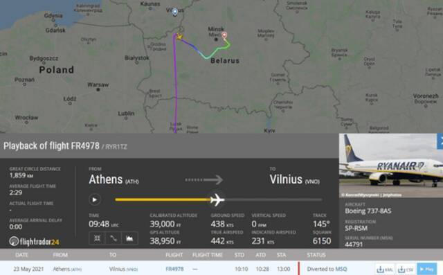 ·民航信息网站Flightradar24记录的航班飞行轨迹。