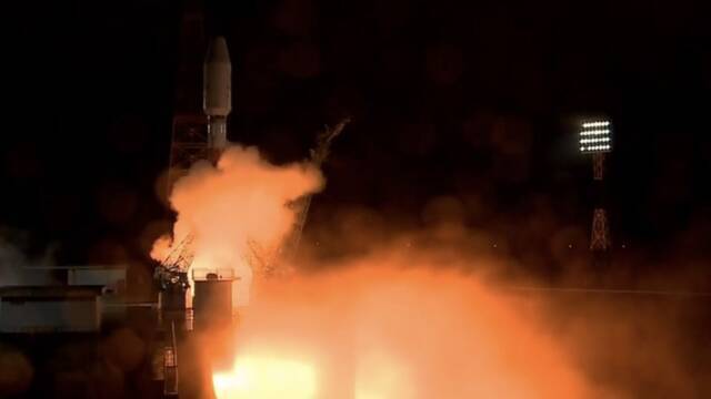 俄罗斯联盟火箭成功发射 搭载36颗通信卫星