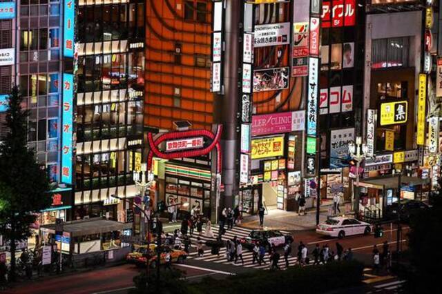 日本东京的夜店区——歌舞伎町（资料图）