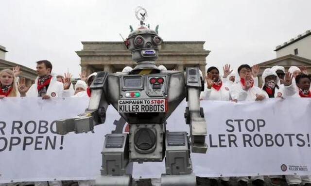 人们在德国呼吁禁止发展可自主杀人的机器人。图源：independent.co.uk