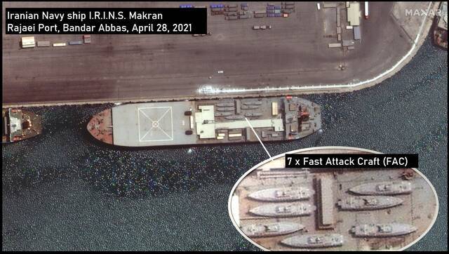 “莫克兰”号4月28日卫星照片，其甲板有7艘微型导弹艇