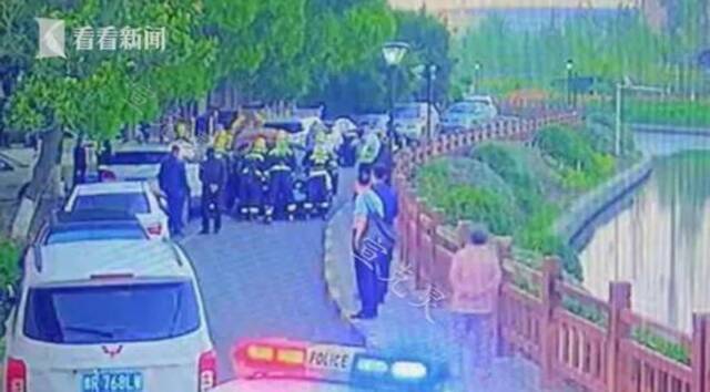 揪心！上海一八旬老伯在小区内被车压伤重不治！但司机很无辜？